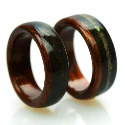 Velvet Pearl – Partnerringe aus Mooreiche, Mahagoni & Perlmutt