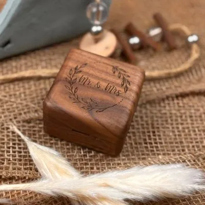 Ring Box "Nussholz"