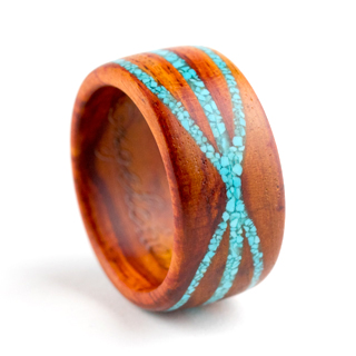 Holzring aus Rosenholz mit Inlay aus Türkisgestein